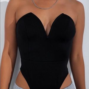 Deep V wired Strapless Bodysuit
